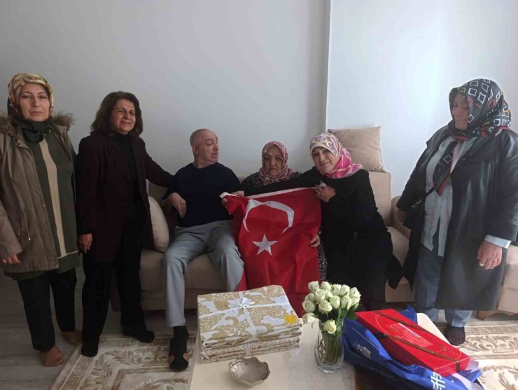 Erzurum’da Anneler Günü’nde duygu dolu vefa ziyareti