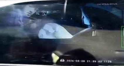 Eyüpsultan’da darp edilen taksici gasp edildi, hastanelik oldu: O anlar kamerada