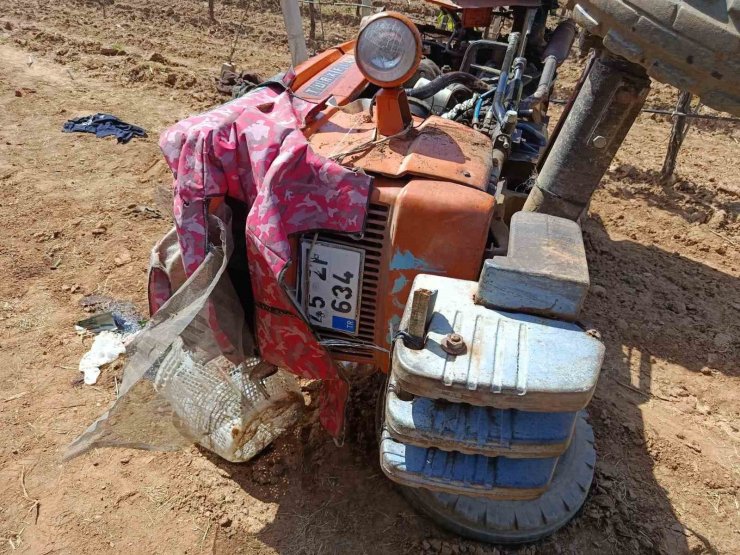 Devrilen traktörün altında kalan Buldanlı çifti ölüm ayırdı