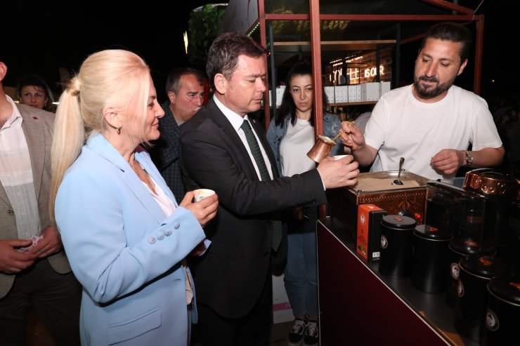 Başkan Erkan Aydın kahve ve müzik tutkunlarıyla bir araya geldi