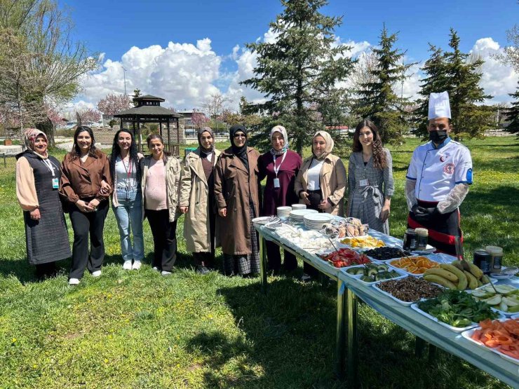 Van’da "Her Gebeye Bir Ebe" projesinden Anneler Günü etkinliği