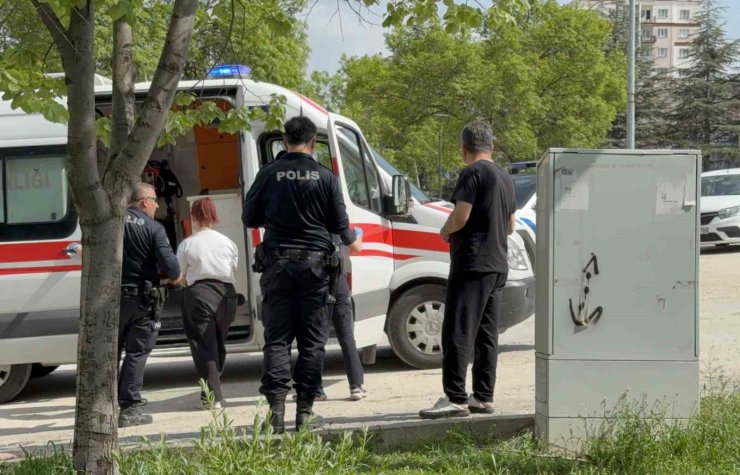 ’Erkek arkadaş’ kavgasında 3 kız bıçakla yaralandı