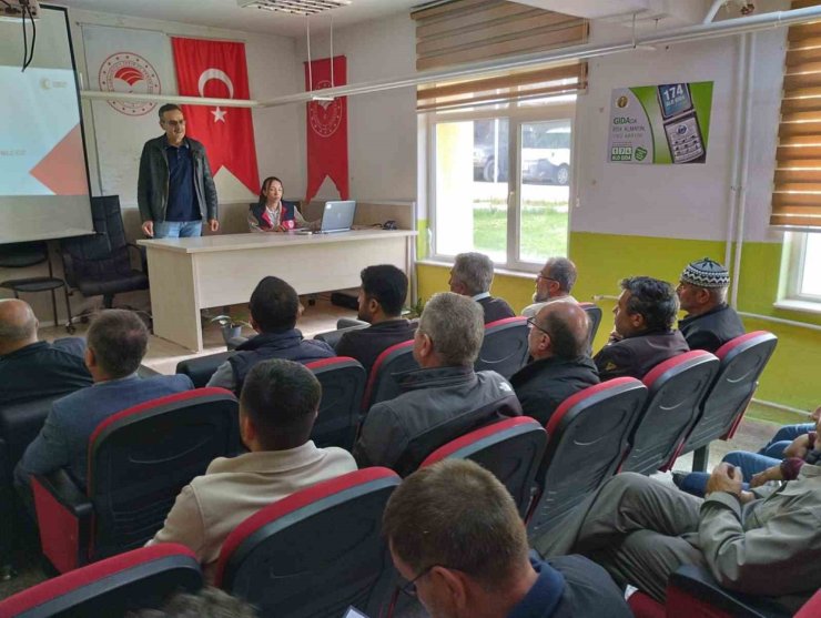 Altıntaş’ta üreticilere "Yetkilendirilmiş Uygulayıcı Belgesi" eğitimi