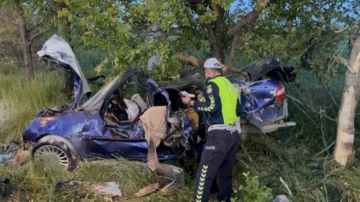 Düğün konvoyunda feci kaza: 1 ölü, 1 yaralı