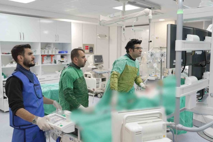 MEAH’ta bir günde 3 kalp deliği başarıyla kapatıldı