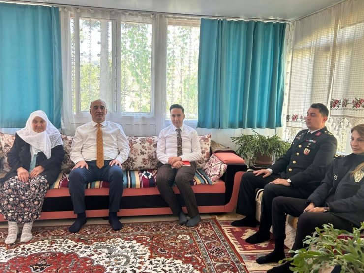 Yatağan Kaymakamı İlhan, şehit annesini unutmadı