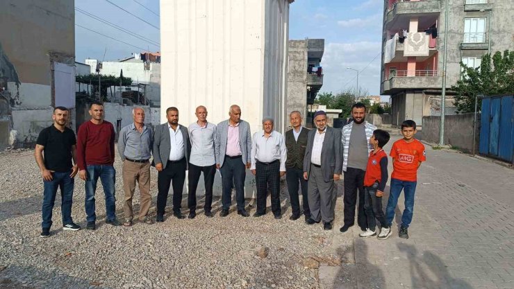 Batman’da 50 yıllık cami yıkıldı, minaresi kaldı