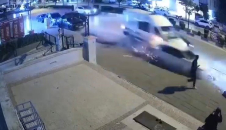 Gaziantep’te ambulansın karıştığı zincirleme kazada 3 kişi yaralandı