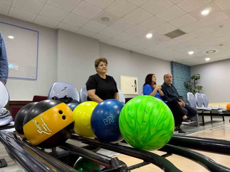 Çorum’da anneler bowling etkinliğinde buluşturdu