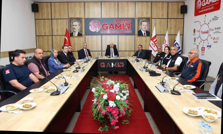 Vali Küçük, 112 Acil Çağrı Merkezi’nde incelemelerde bulundu