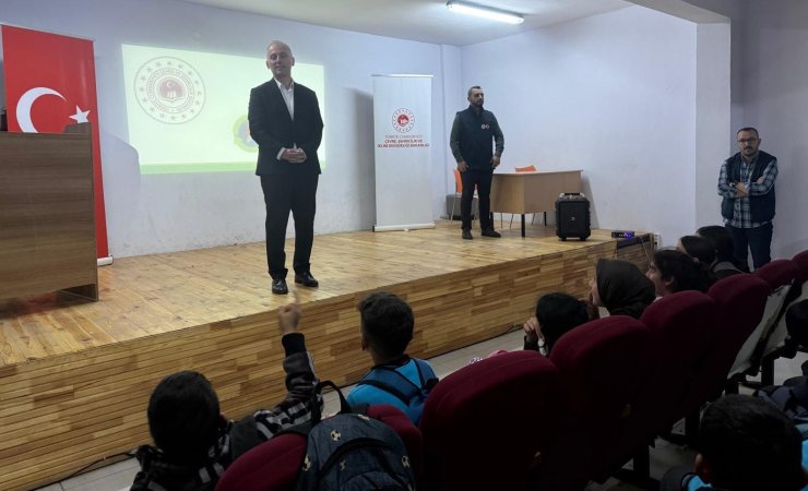 Demirözü’nde öğrenciler sıfır atık konusunda bilgilendirildi