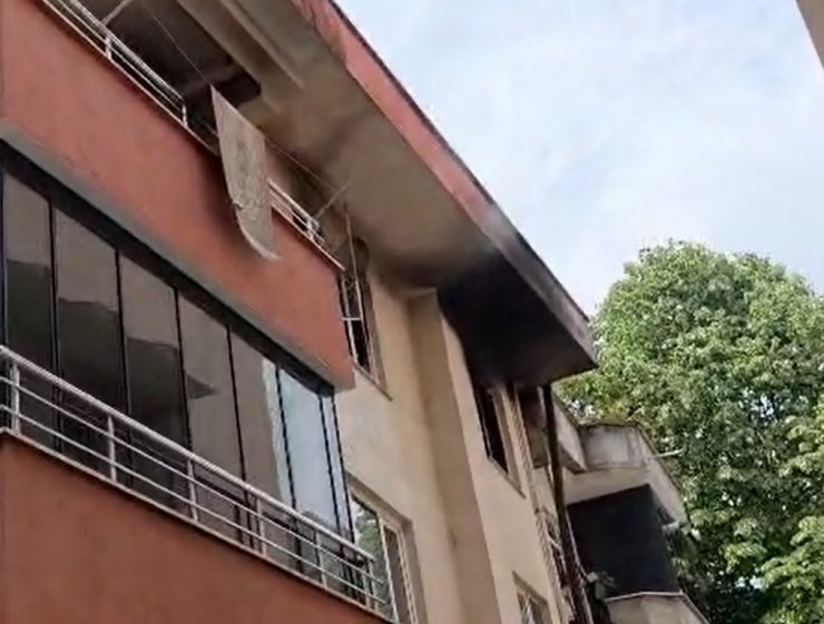 Düzce’de daireden yükselen alevler camları kırdı