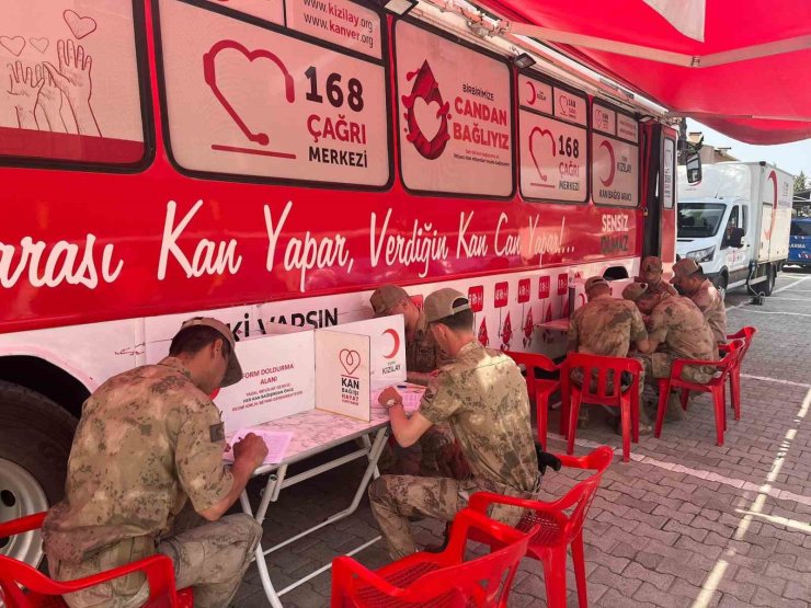 Jandarmadan Kızılay’a kan bağışı