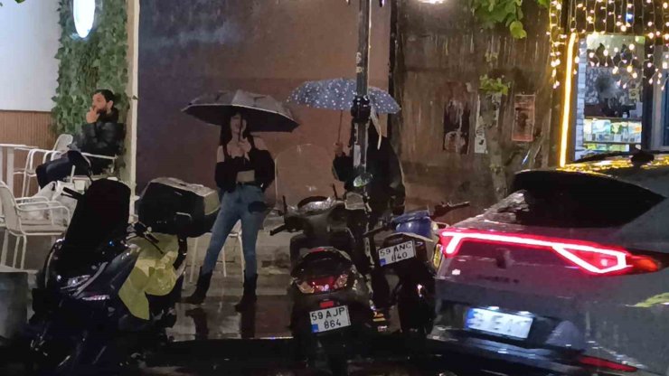 Tekirdağ’da gece saatlerinde sağanak yağış etkili oldu