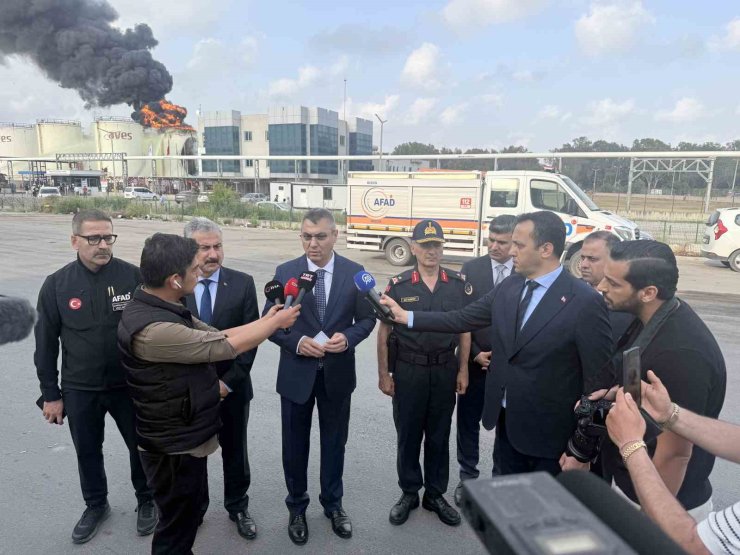 Mersin Valisi Toros: "Önceliğimiz yangının diğer tanklara sıçramasını önlemek"