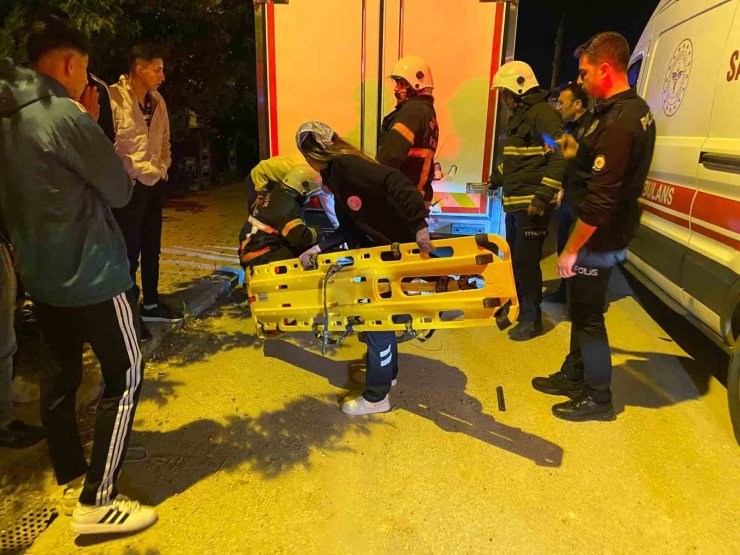 Kontrolden çıkan motosiklet, park halindeki kamyonun altına girdi: 1 ölü