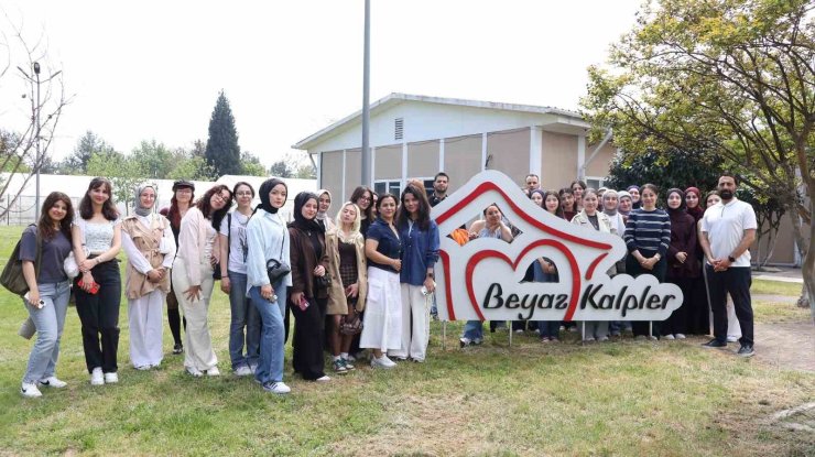 Üniversiteliler sahada sosyal hizmet eğitimi aldı