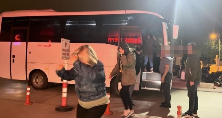 Tepebaşı Belediyesi‘ne yönelik operasyonda gözaltında şüpheler sağlık kontrolünden geçirildi