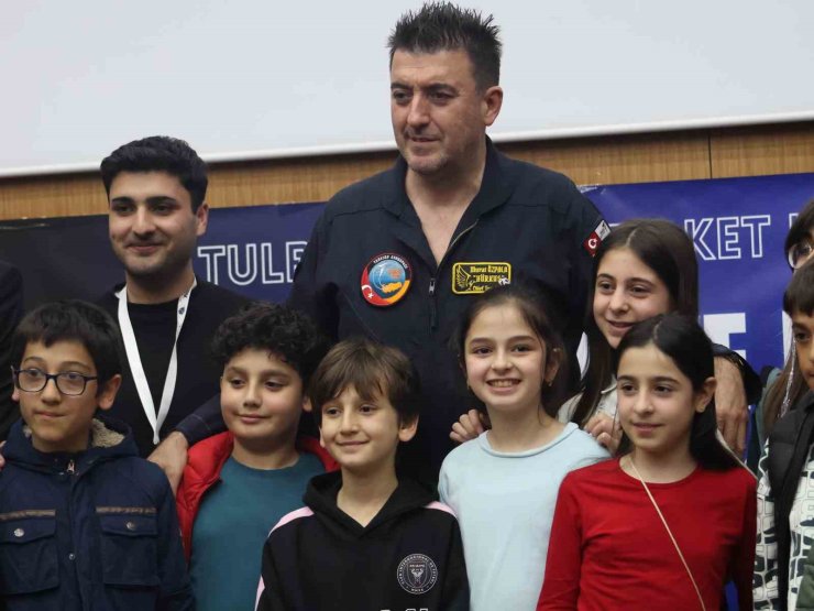TUSAŞ Baş Test Pilotu Murat Özpala Erzurum’da gençlerle buluştu: "Hayallerimi kitaba dönüştürüyorum"