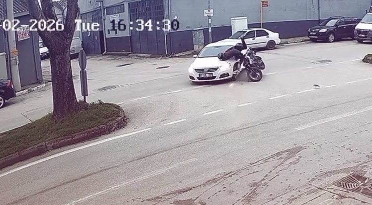 Bursa’da otomobil motosikletle çarpıştı: 1 yaralı