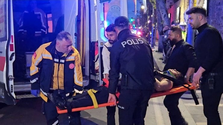 Beşiktaş’ta iki otomobil kafa kafaya çarpıştı: 9 yaralı