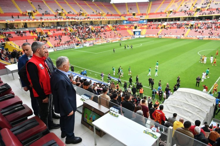 Kayserispor Onursal Başkanı Büyükkılıç: "Kayserispor bu şehrin değeridir"