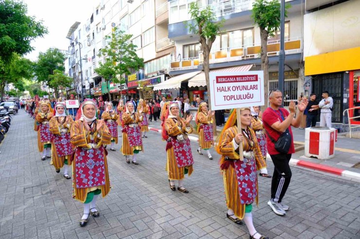 Soma’da Zeybek Festivali yoğun ilgi gördü