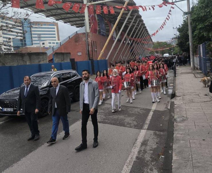 Fener Anadolu Lisesi’nden 19 Mayıs yürüyüşü