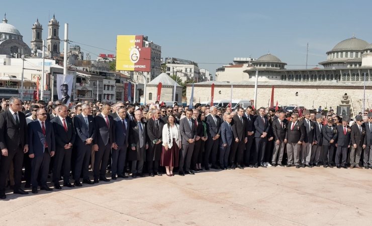 Taksim Meydanı’nda 19 Mayıs töreni düzenlendi