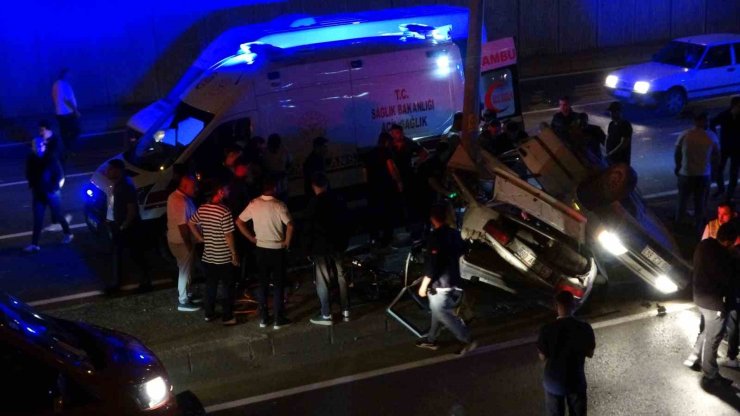 Kahramanmaraş’ta otomobil direğe çarptı: 1’i ağır 3 yaralı