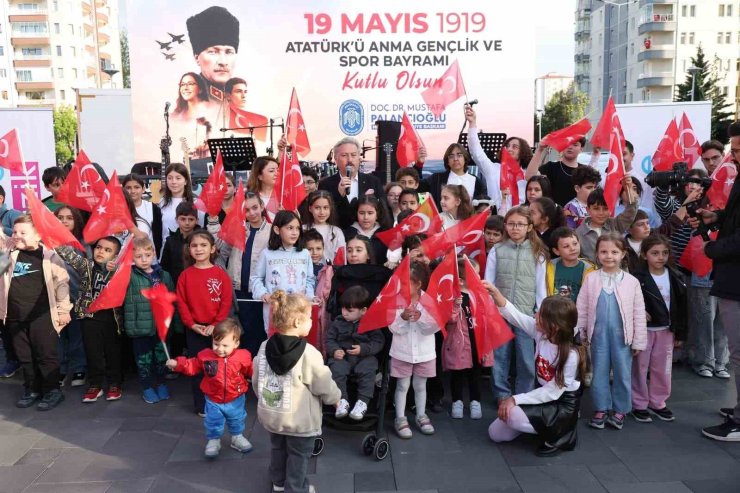 Melikgazi’de 19 Mayıs’ın heyecan ve coşkusu, Gençlik Orkestrası’nın konseriyle taçlandı