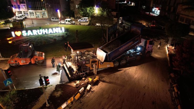 Yağmura rağmen gece gündüz çalışıyorlar