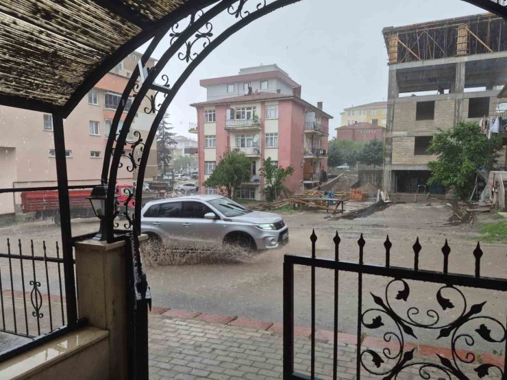 Başkent’te sokaklar göle döndü