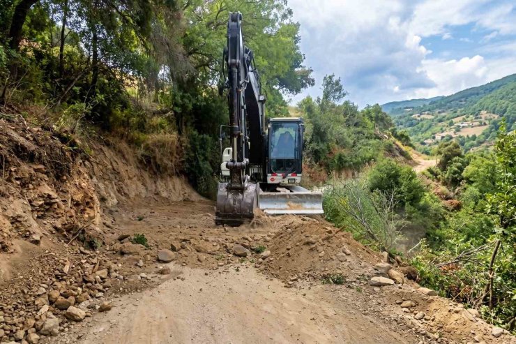 Efeler’de yol bakım ve onarım çalışmaları devam ediyor
