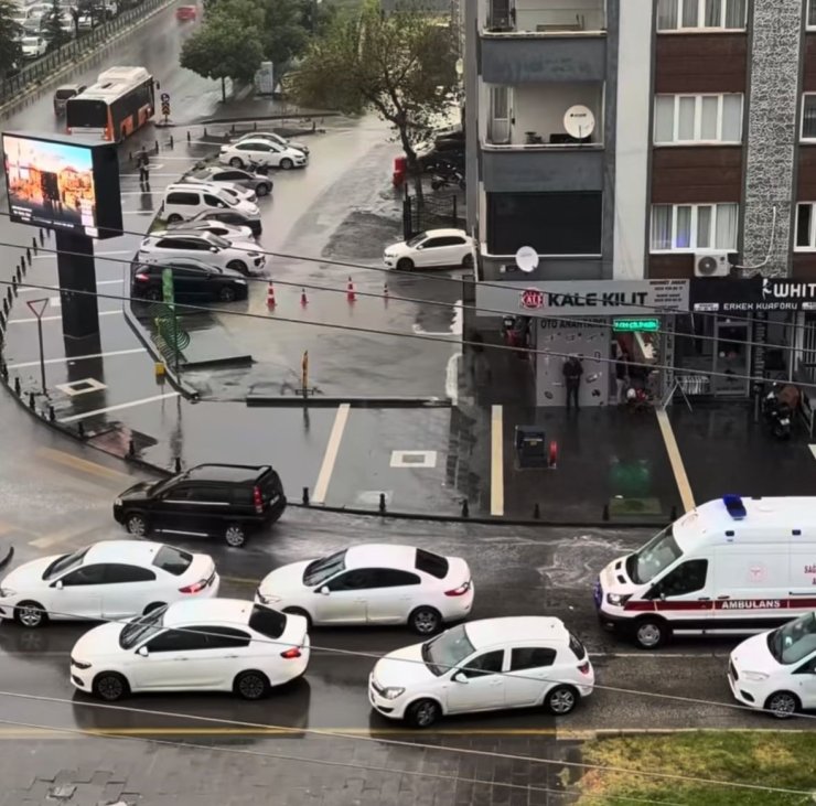 Gaziantep’te kitlenen trafiği otobüs şoförü açtı