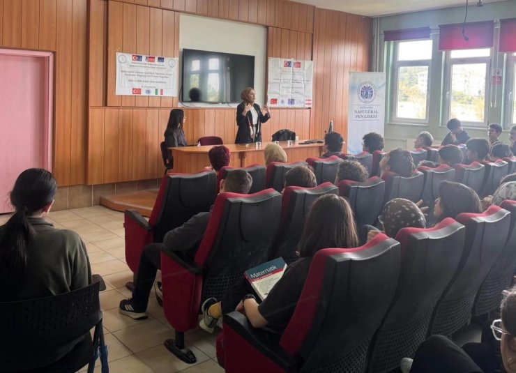 Kütahya’da fen lisesi öğrencilerine avukatlık mesleği tanıtıldı