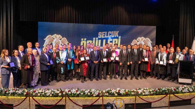 Selçuk Üniversitesinde başarıya katkı sağlayanlar onurlandırıldı