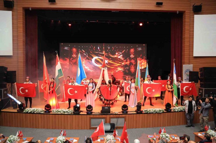 Türk Dünyası gösterisi büyüledi
