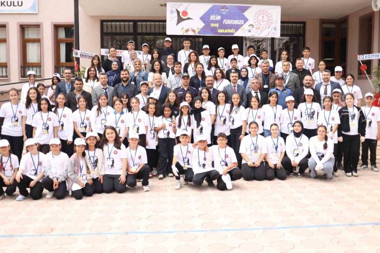 Denizli’de ortaokul öğrencilerinin projeleri bilim şenliğinde görücüye çıktı