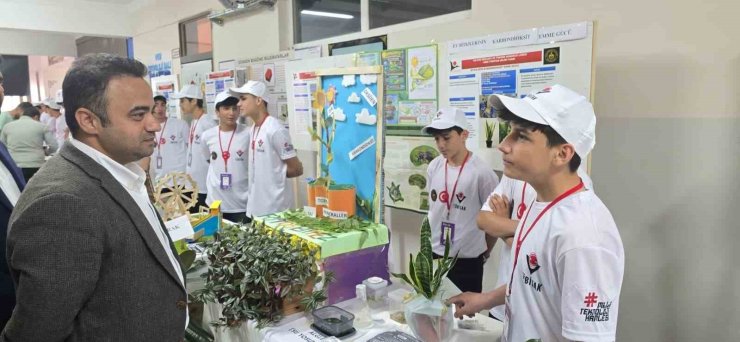 Silvan’da TÜBİTAK 4006 Bilim Fuarı rüzgarı