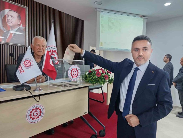 Gediz OSB’de başkanlık görevi Dr. Yunus Altıngemi’ye geçti