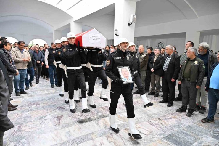 Geçirdiği rahatsızlık sonucu vefat eden polis memuru son yolculuğuna uğurlandı