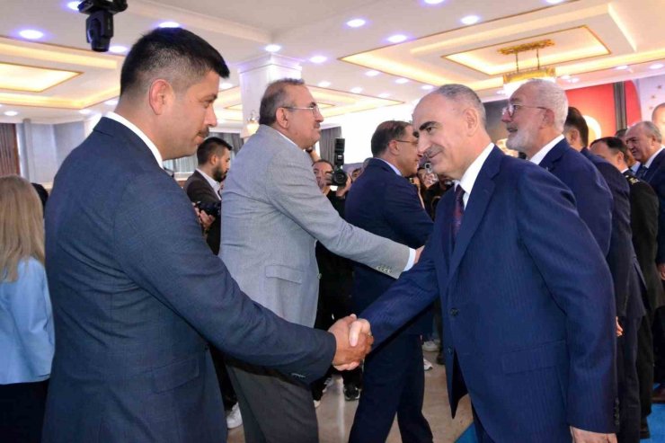 Manisa protokolü bayramlaştı