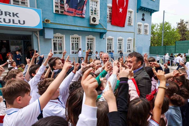 Vali Sözer, öğrencilerle bir araya geldi