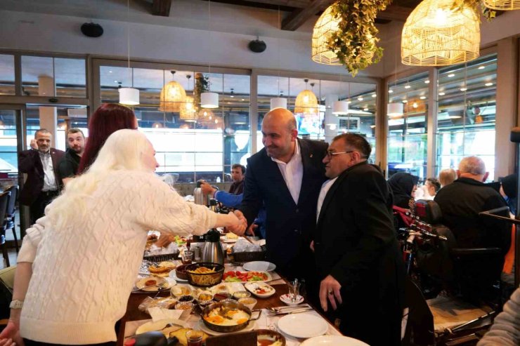 AK Parti Eskişehir İl Başkanı Albayrak, engelli bireyler ile buluştu