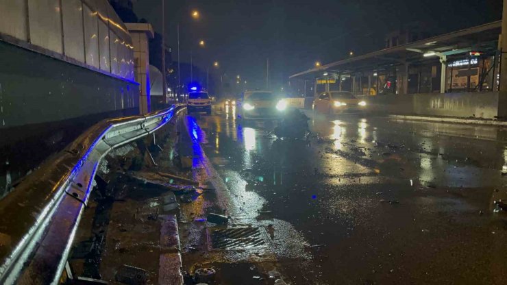 Kaza yaptı, motor yerinden çıktı: 1’i ağır 2 yaralı