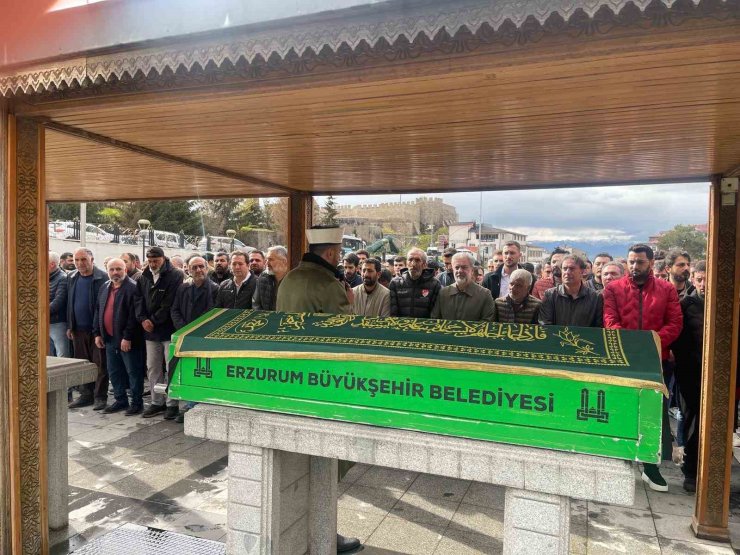 Gazeteci Orhan Akdal’a son görev