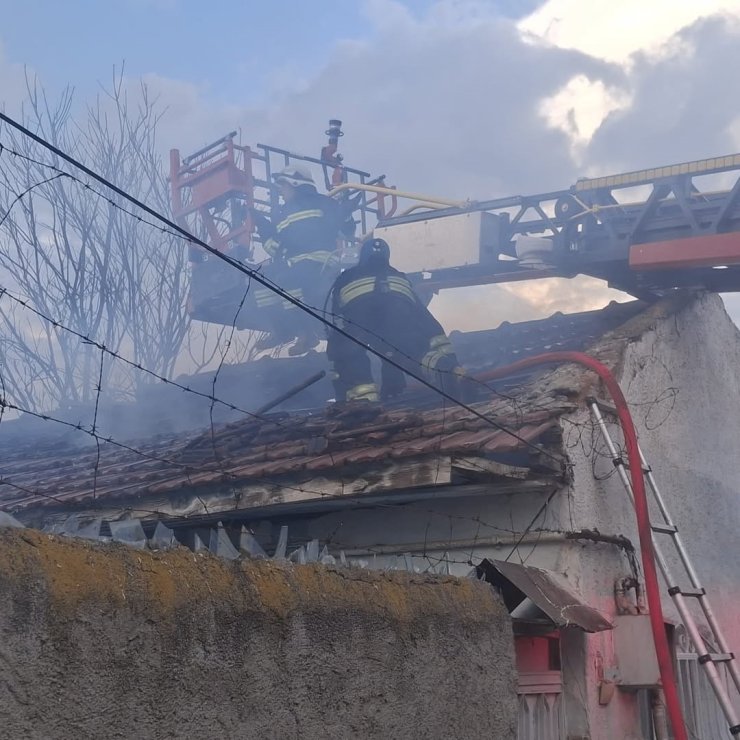 Eskişehir’de müstakil evde korkutan yangın