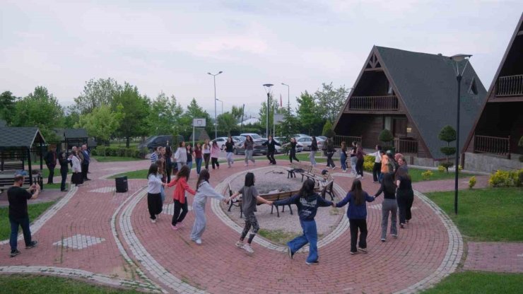 İnegöl’de gençlerin bilim kampı başladı
