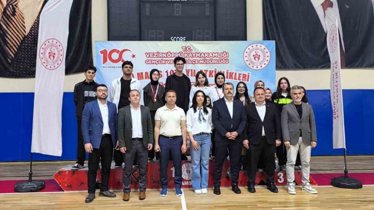 Vezirköprü’de liseliler münazarada yarıştı